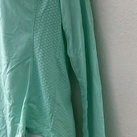 UNDER ARMOUR HEAT GEAR ATHLETIC TOP - Picture 5 of 13